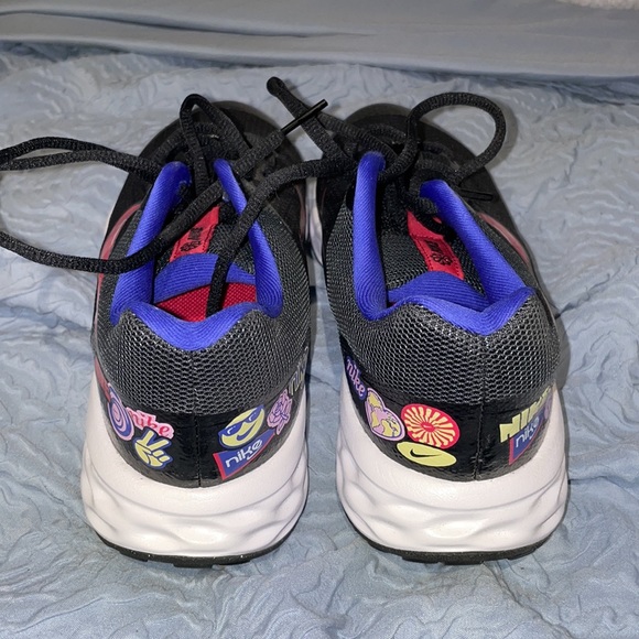 NEW NEW NEW NIKES - Picture 2 of 4